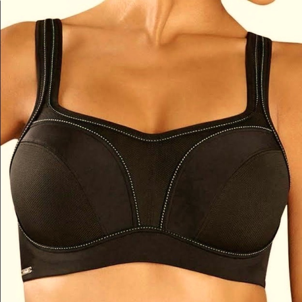 Chantelle Black Sports Bra / Convertible Bra US 32G